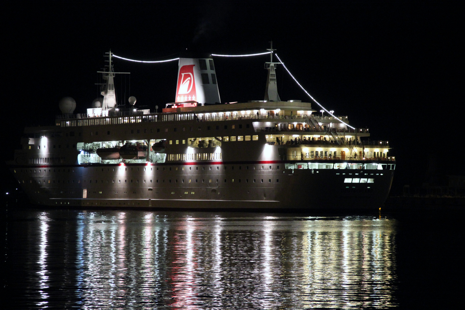 MS Deutschland, Traumschiff