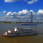 MS Düssel schippert auf dem Rhein