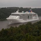 MS Europa 2 in Nord-Ostsee-Kanal