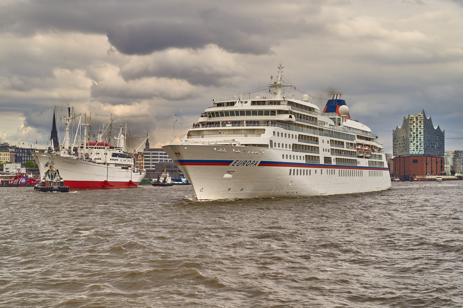 MS Europa and Cap San Diego