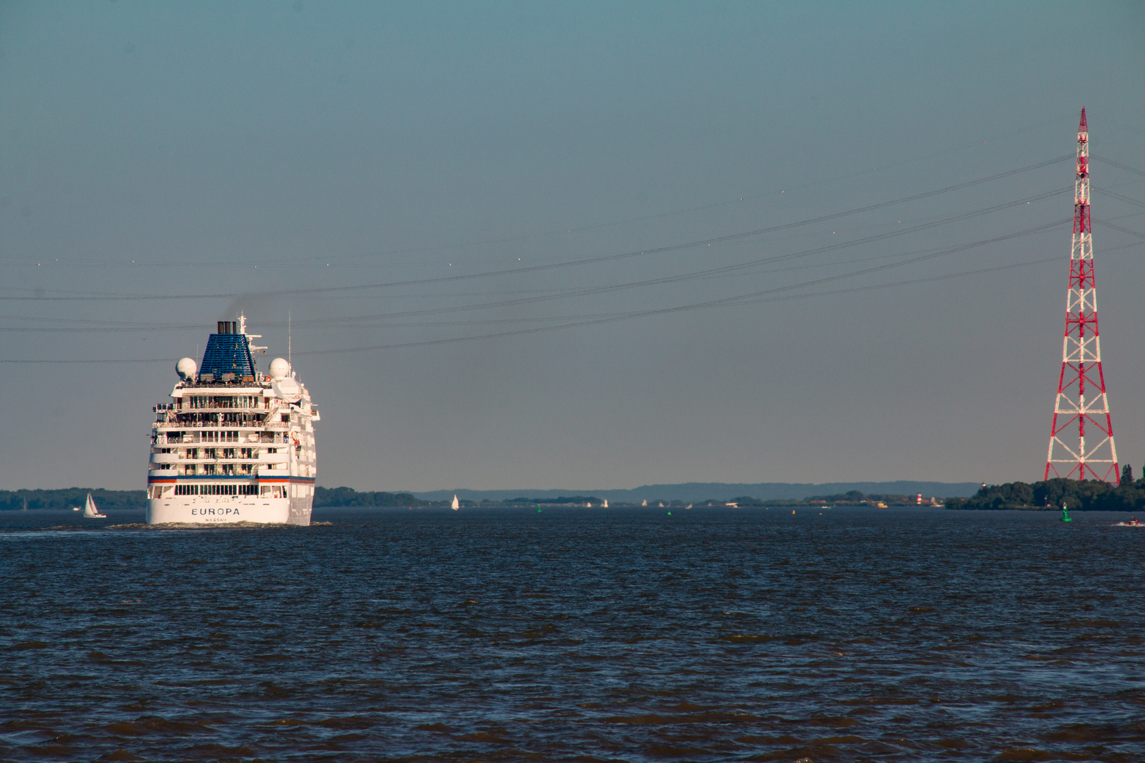 MS Europa auf der Elbe