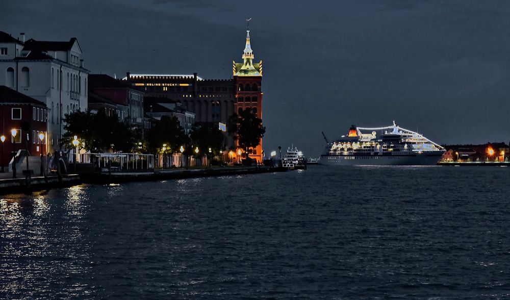 MS EUROPA vor Venedig