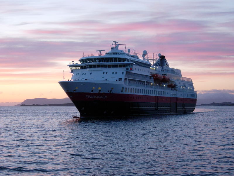 MS Finnmarken · Einfahrt nach Ålesund