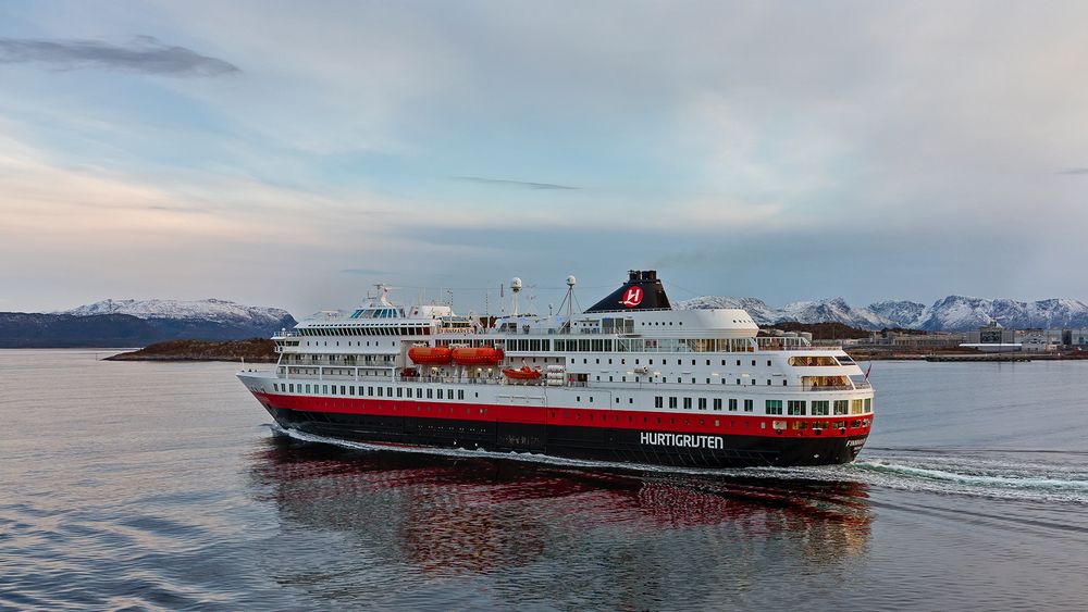 MS FINNMARKEN südwärts auf dem Weg nach MOLDE