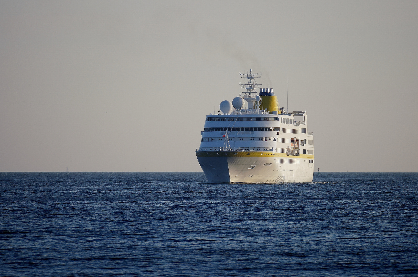 MS Hamburg läuft in Kiel ein / Bild 1