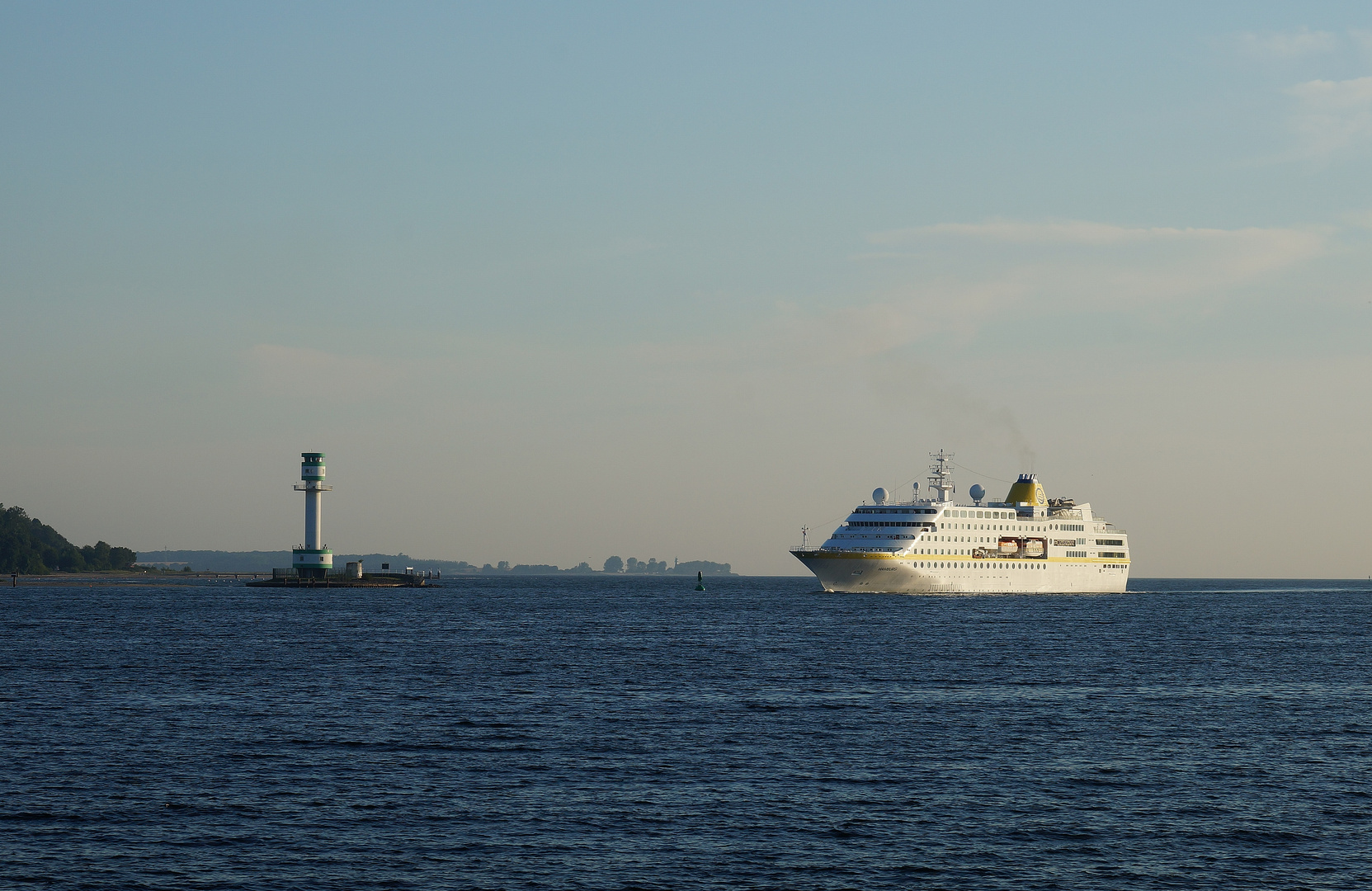 MS Hamburg läuft in Kiel ein / Bild 2