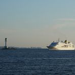 MS Hamburg läuft in Kiel ein / Bild 2