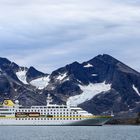 MS Hamburg vor den Kargletschern