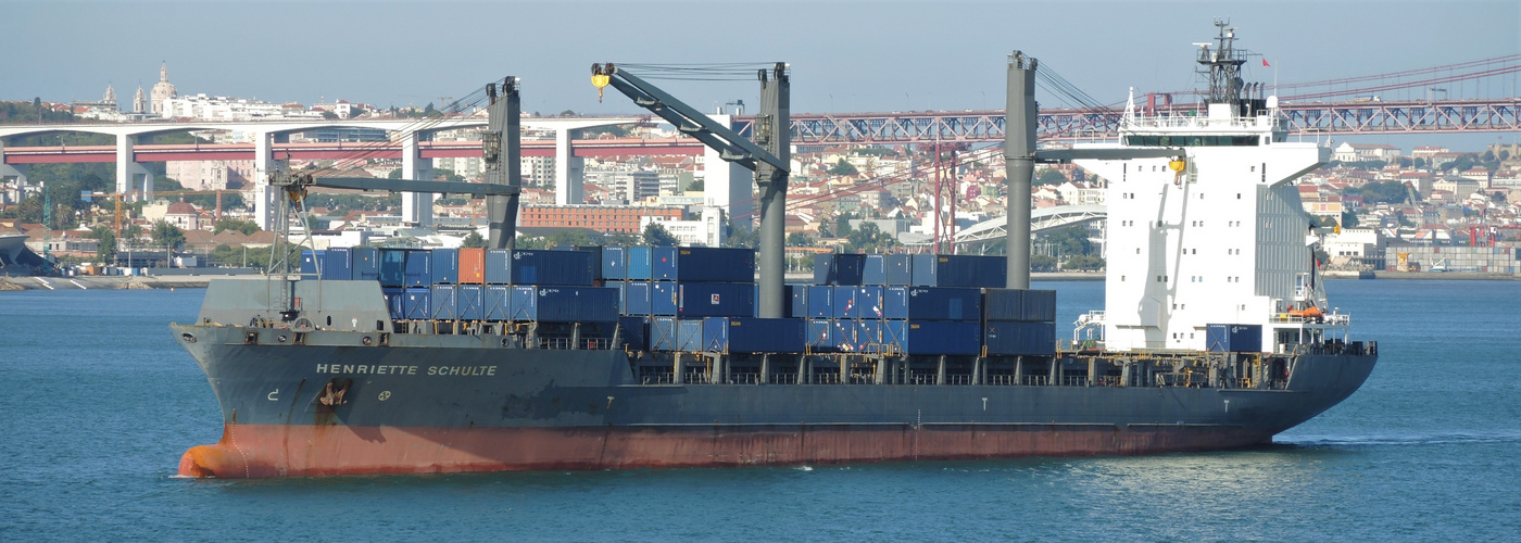 MS HENRIETTE SCHULTE auf dem Tejo