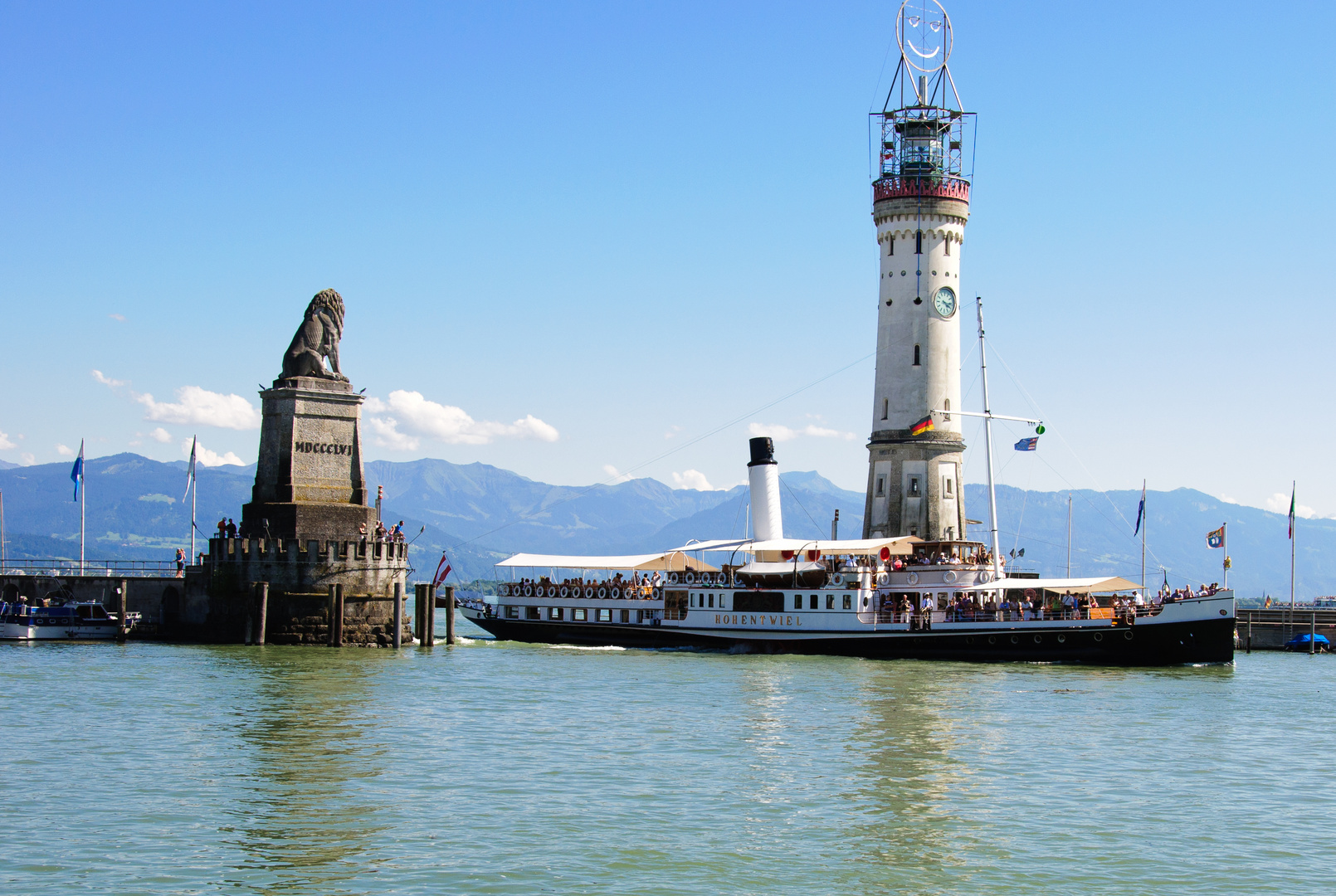 MS Hohentwiel Einfahrt Lindau Hafen Bodensee 2010