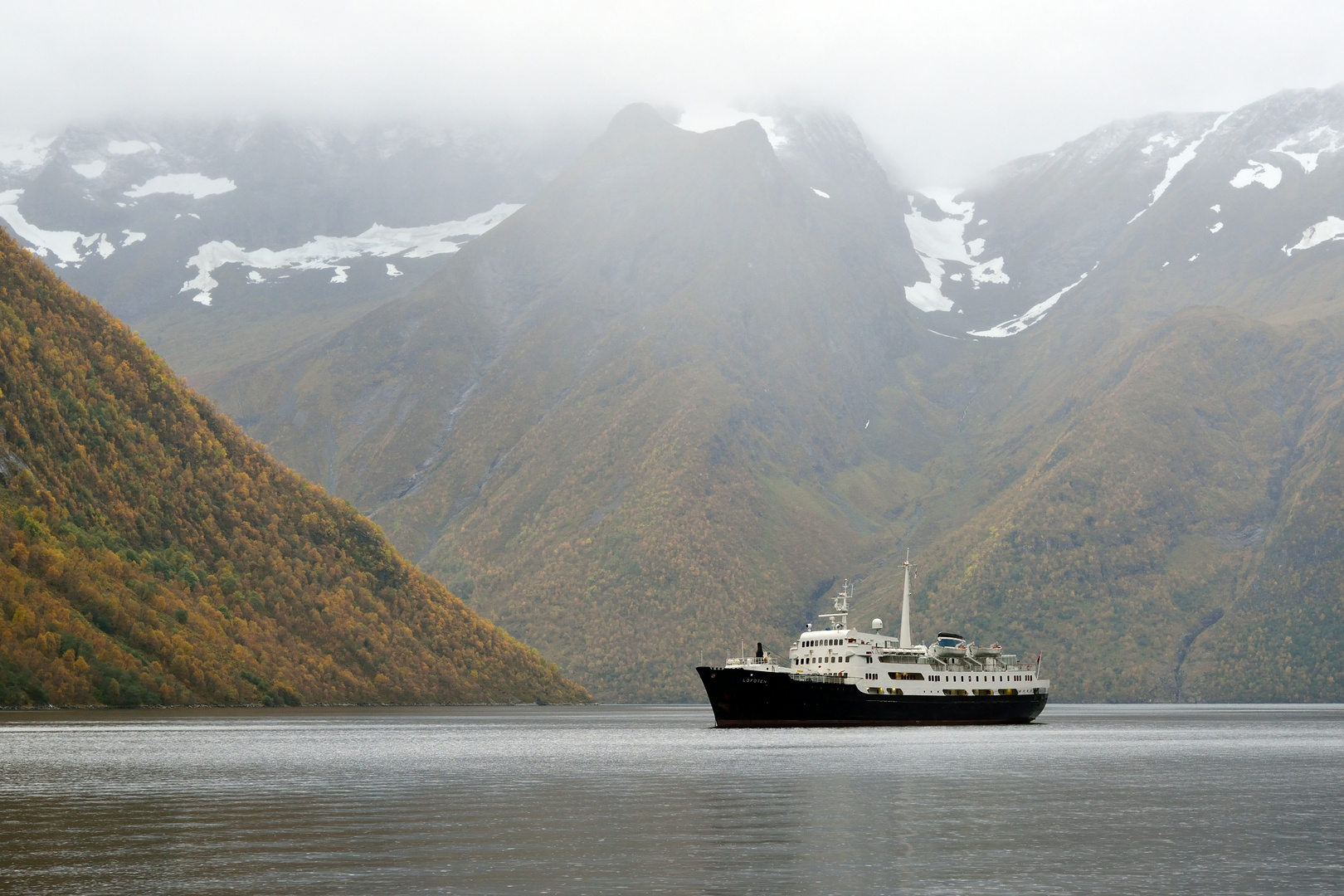 MS Lofoten im Hjörundfjord