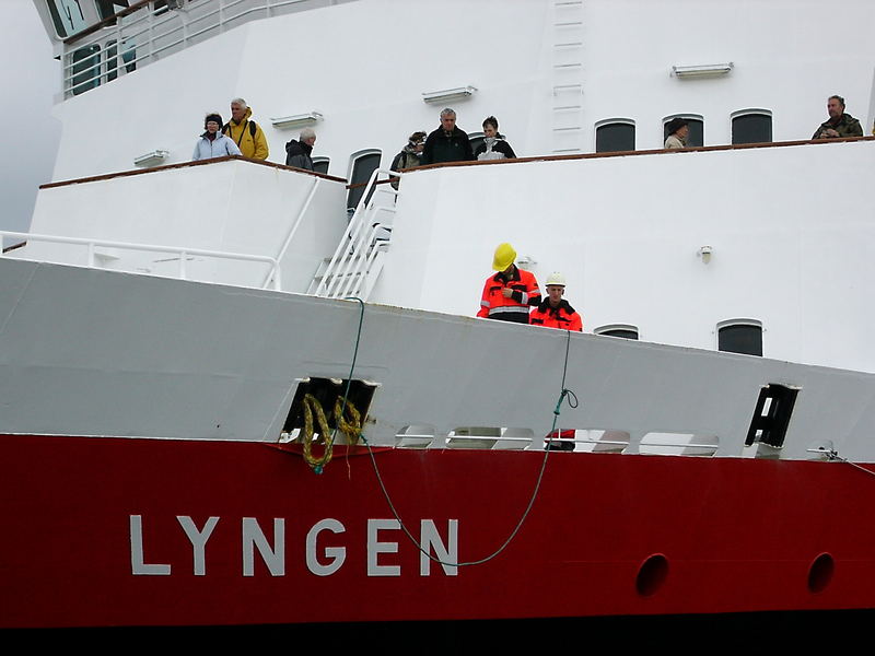 MS Lyngen wird am Kai festgemacht