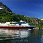 M/S Midnatsol am Trollfjord Gewässer.