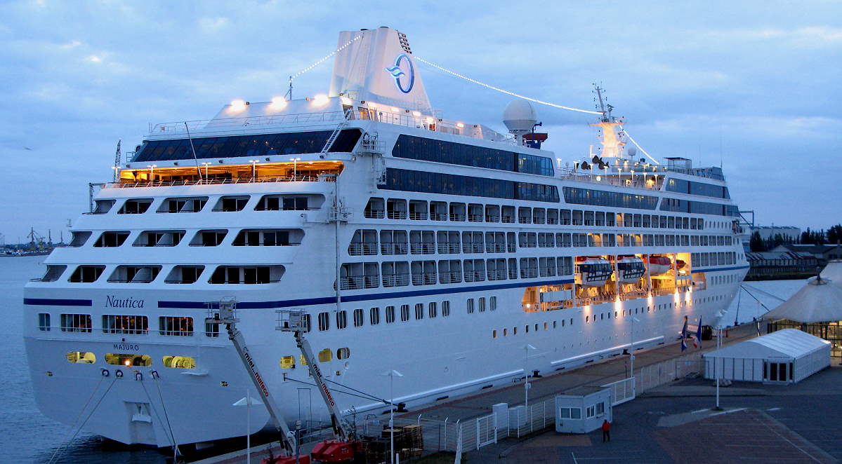 MS Nautica in Warnemünde