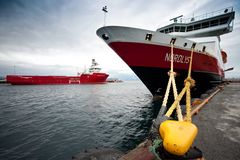 MS "Nordlys" im Hafen von Sandnessjøn