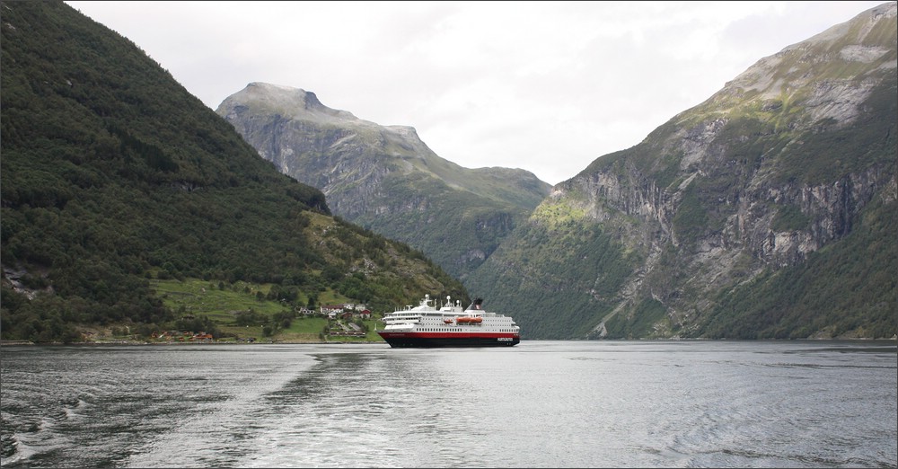 ~ MS Nordnorge im Geiranger Fjord ~