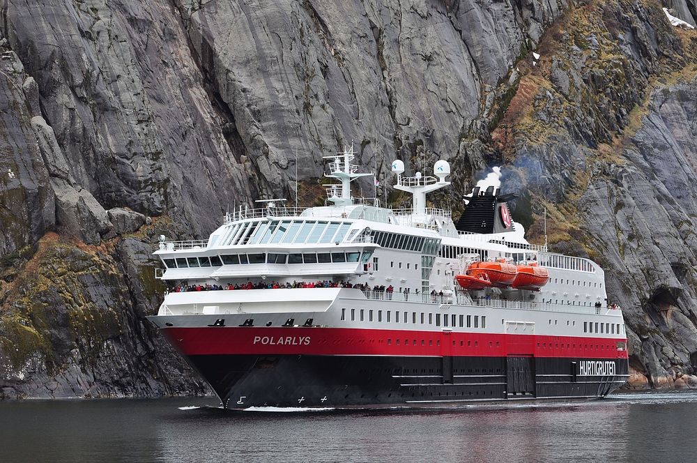 MS Polarlys von der Hurtiglinie im Trollfjord