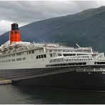 M/S Queen Elisabeth 2 Heckansicht