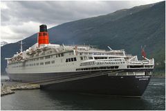 M/S Queen Elisabeth 2 Heckansicht