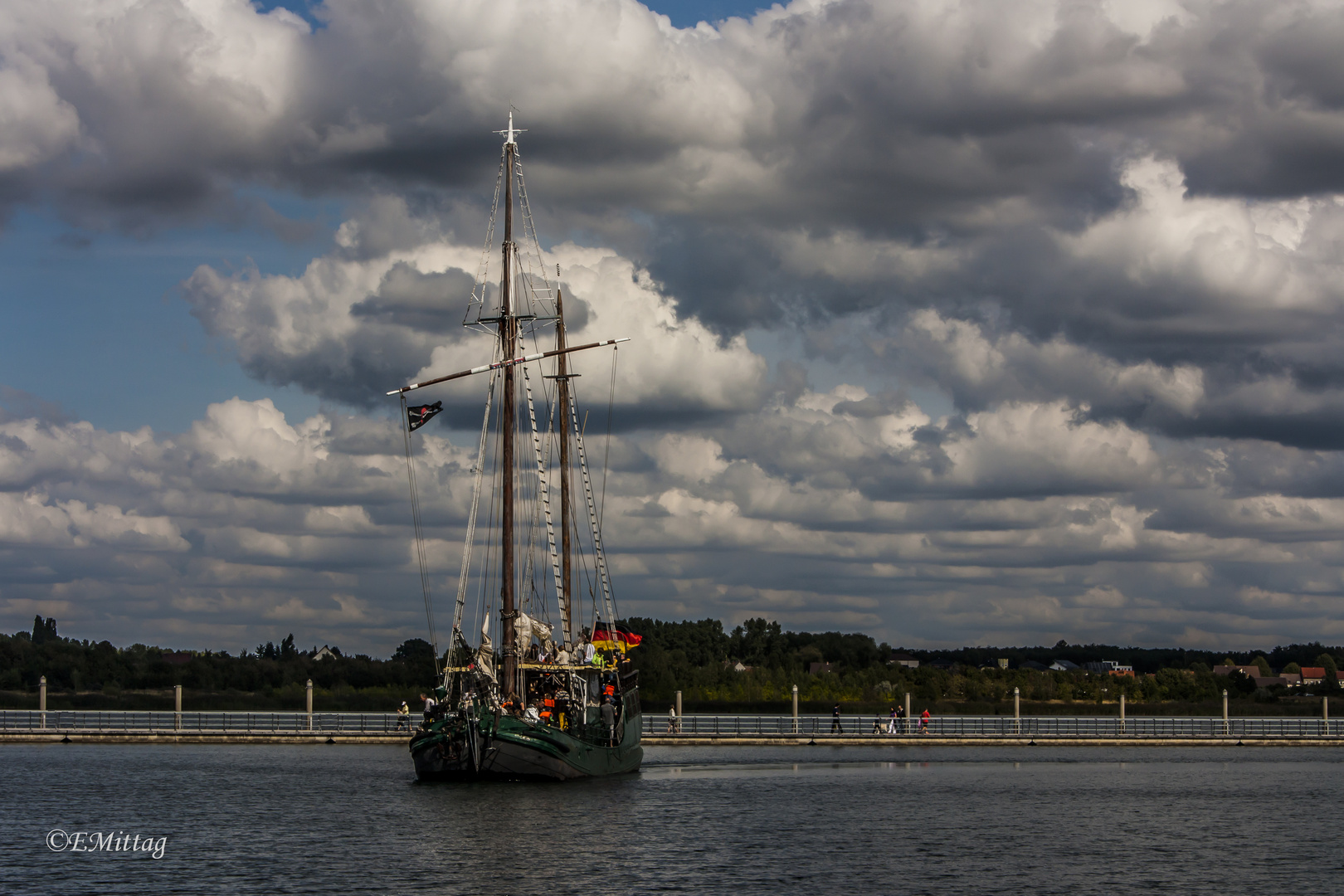 MS Reudnitz auf dem Bernsteinsee bei Bitterfeld