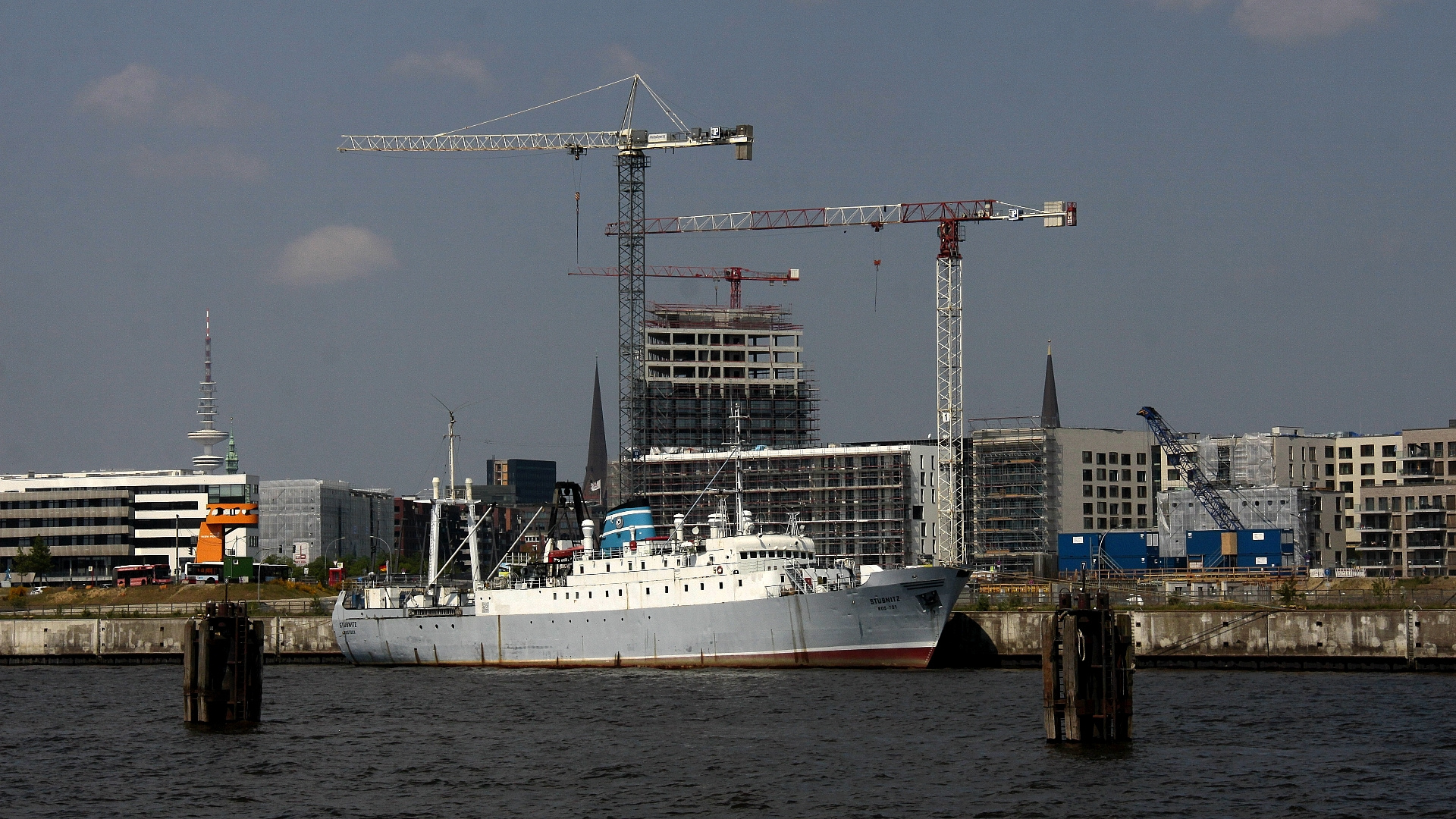 MS Stubnitz vor HafenCity