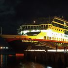 MS Trollfjord abends in Rørvik