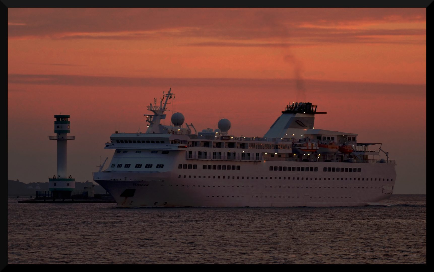 MS Voyager in Kiel einlaufend 2014