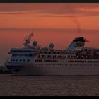 MS Voyager in Kiel einlaufend 2014