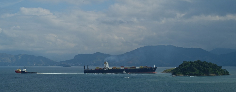 MSC Antares close encounter with Jurubaiba Island