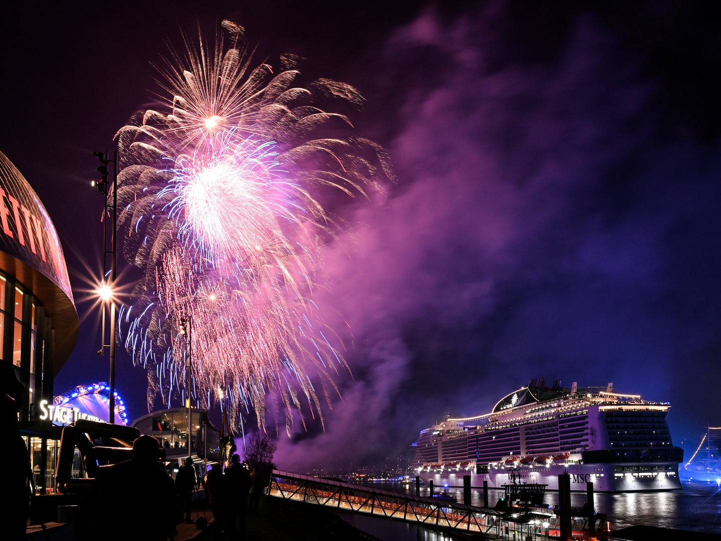 MSC Grandiosa - Das Tauf Feuerwerk