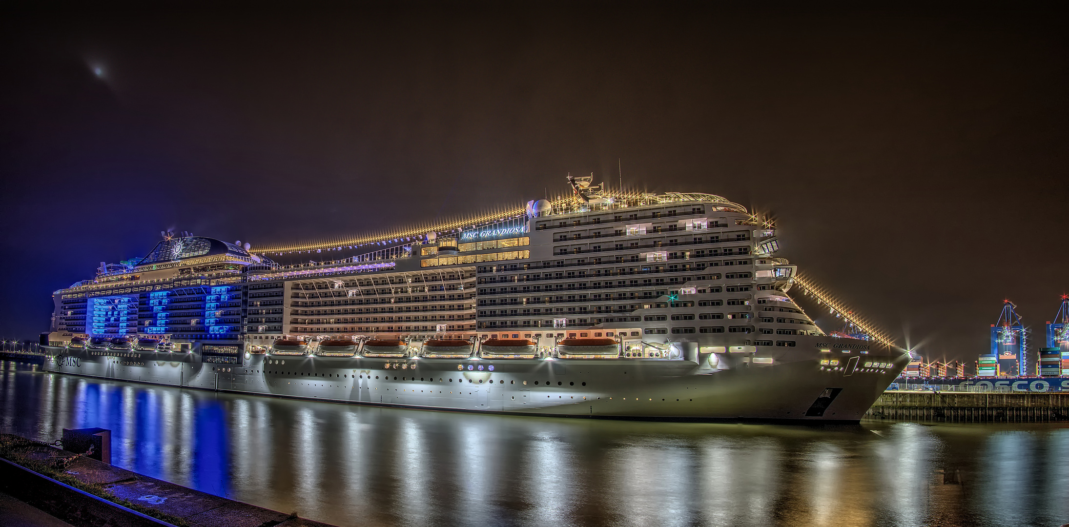 MSC GRANDIOSA  in Steinwerder