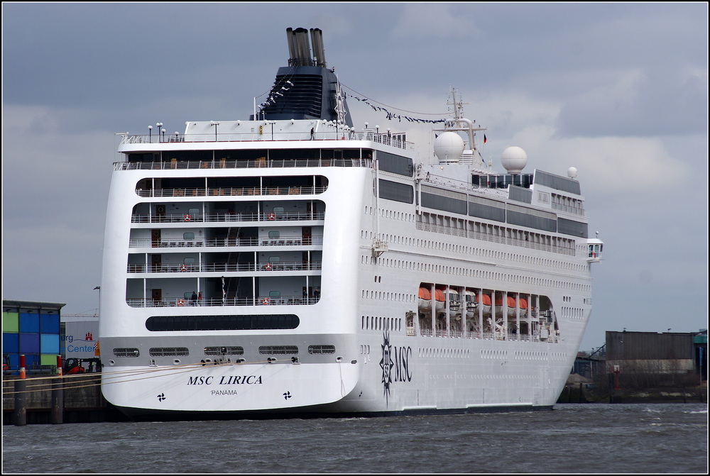 "MSC LIRICA"...