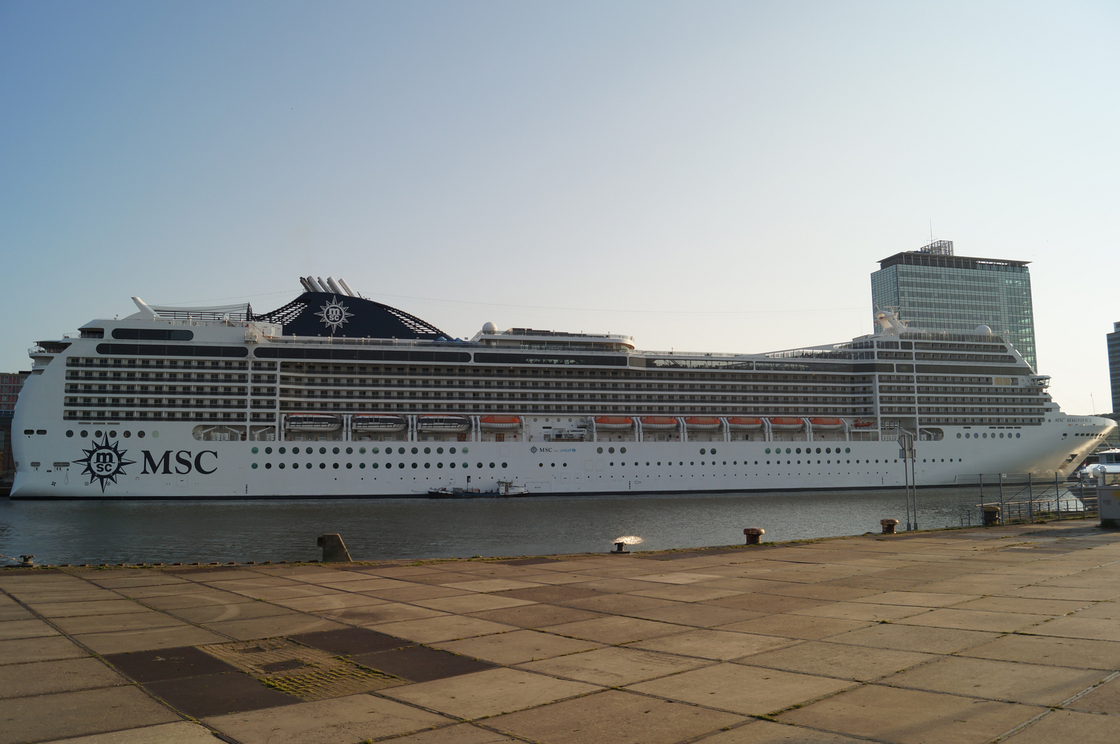 MSC Magnifica am 19.04.2014 in Amsterdam