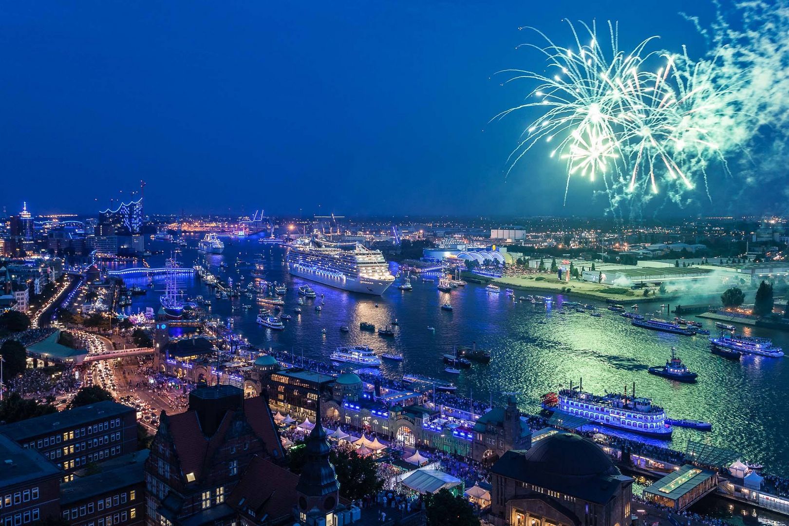 MSC Magnifica beim Cruise Days Feuerwerk