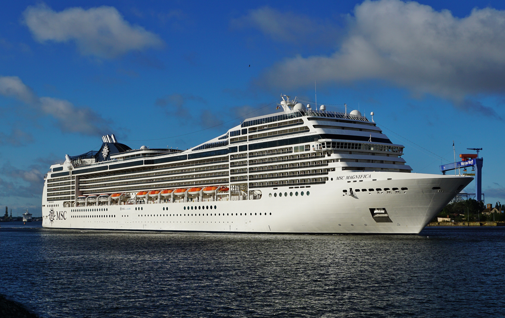 MSC Magnifica in Warnemünde im August