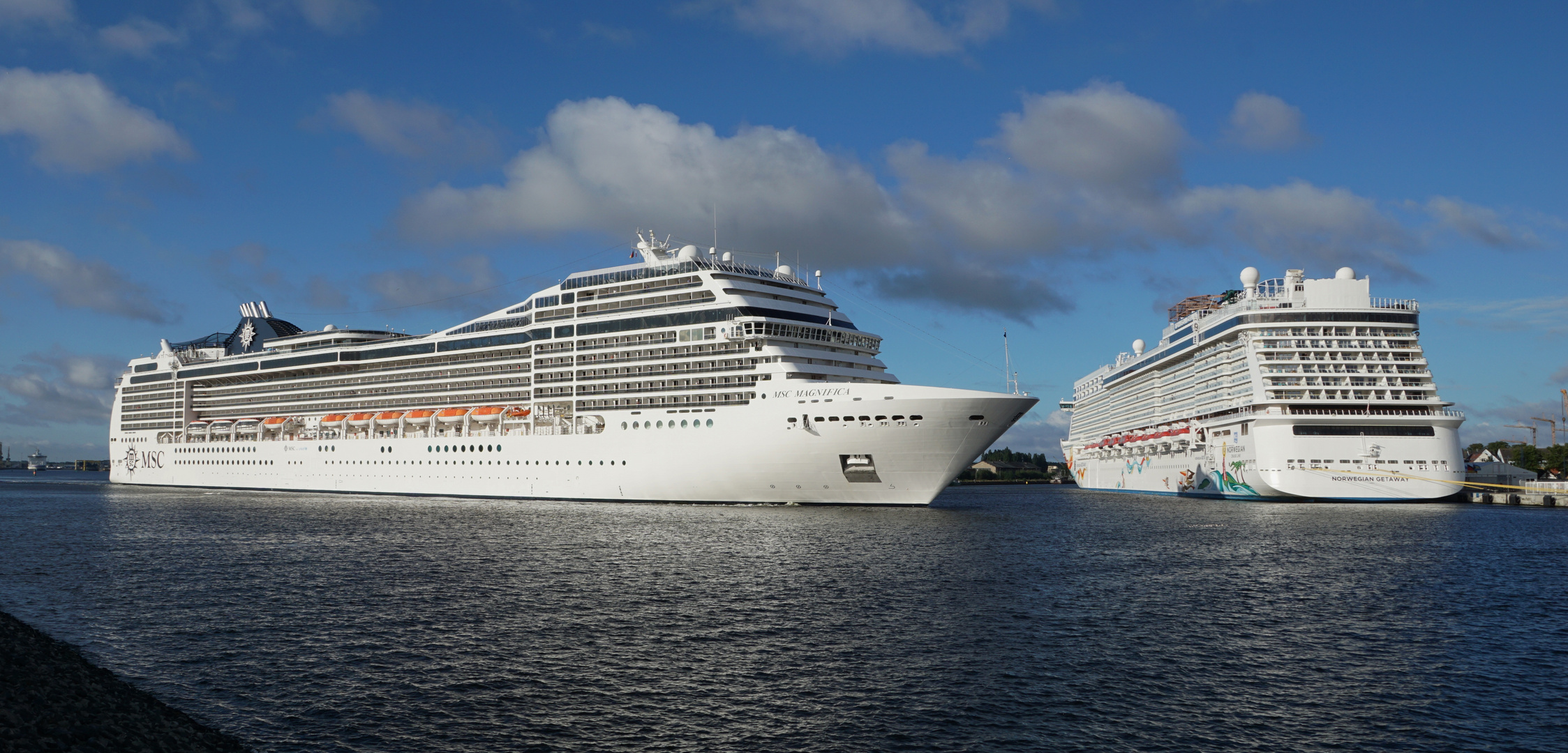 MSC Magnifica trifft nicht die Norwegian Getaway....