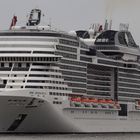 MSC MERAVIGLIA in Hamburg 