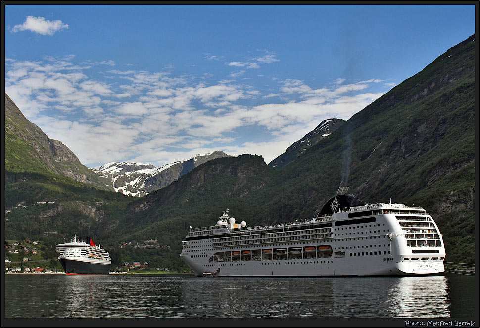 MSC OPERA und die Mary im Geirangerfjord.