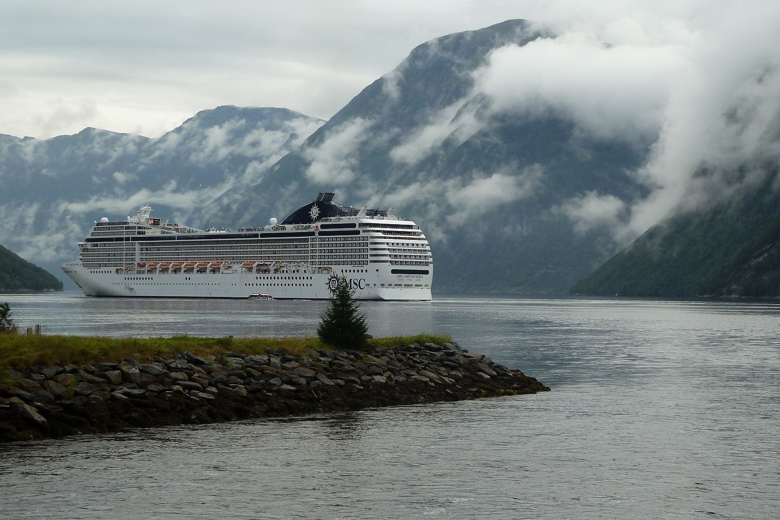 MSC Orchestra in Hellesylt