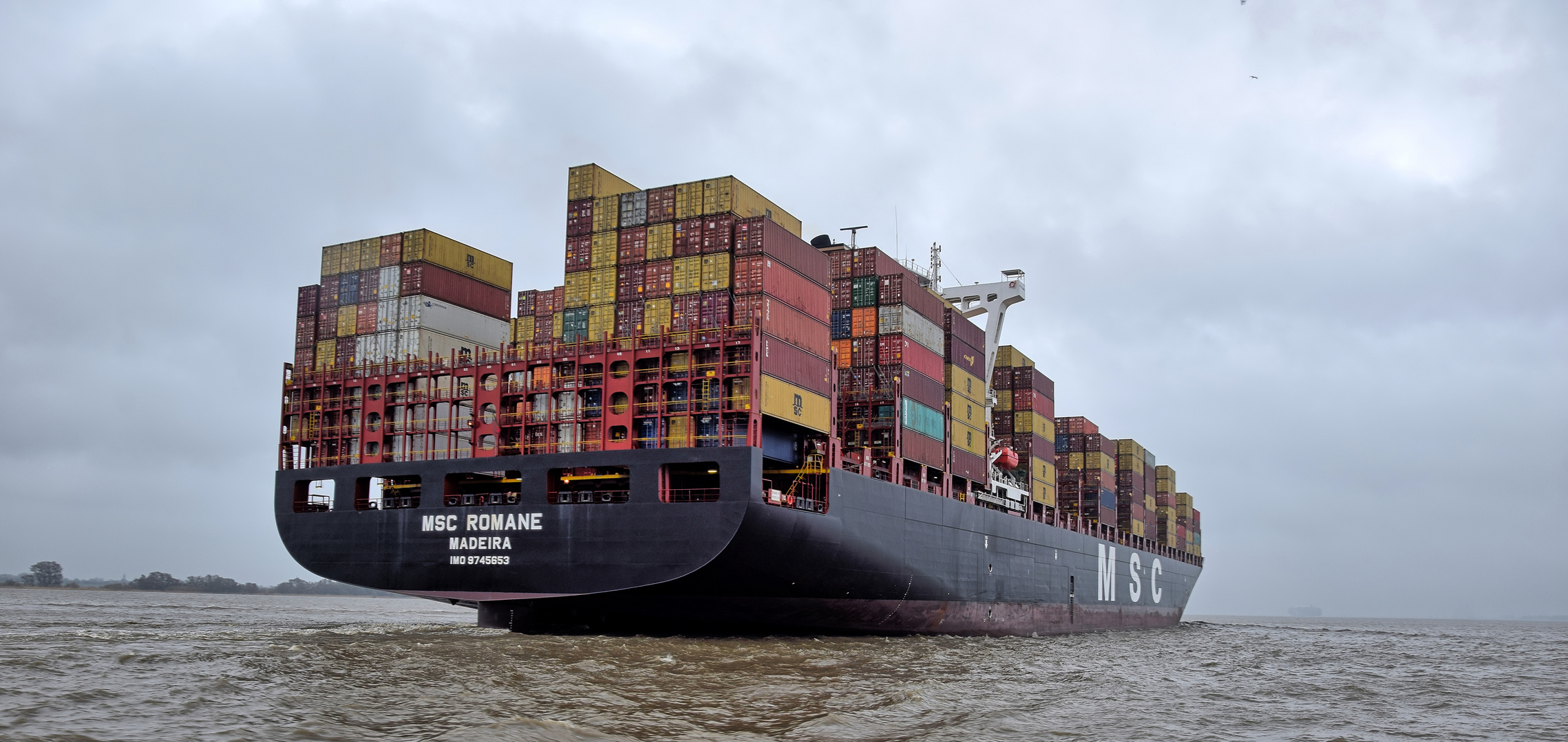 MSC Romane  Containerschiff auf der Elbe