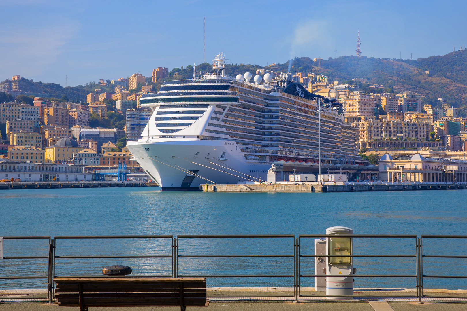 MSC Seaview im Hafen von Genua