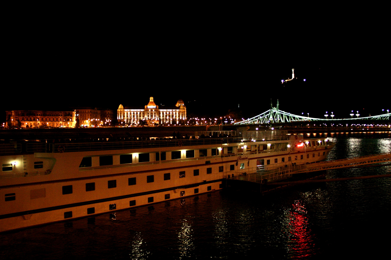 MS.Rossini in Budapest bei Nacht