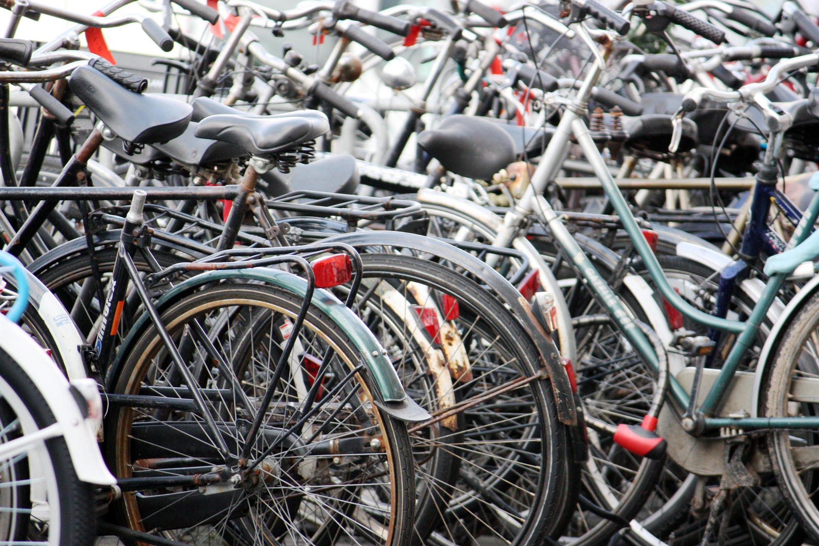 ÁMSTERDAM, LA CIUDAD DE LAS BICICLETAS...  FERNANDO LÓPEZ   fOTOGRAFÍAS...