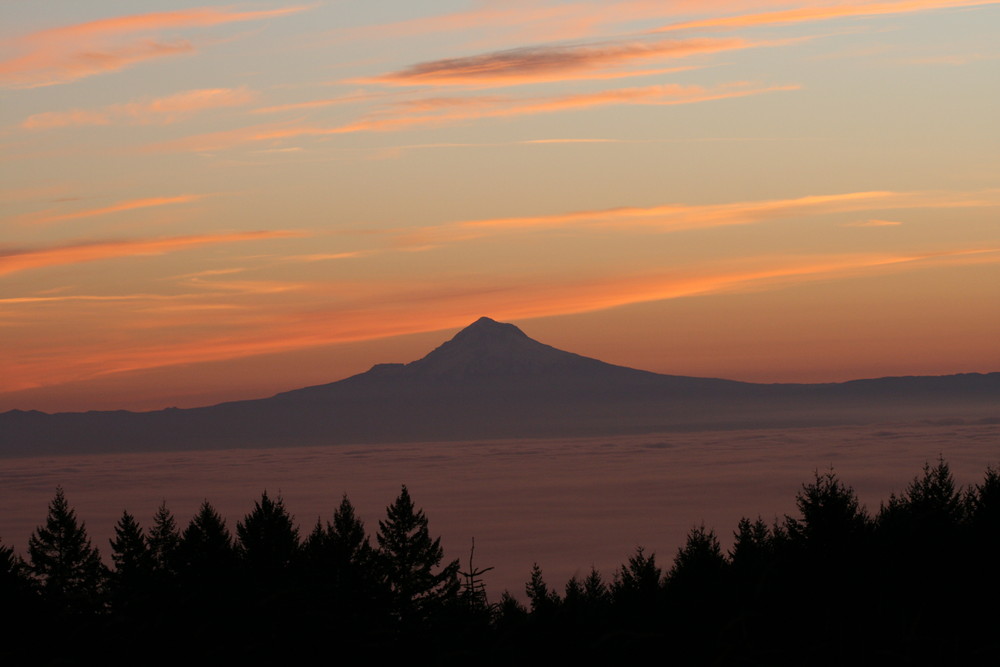 mt hood at sunrise