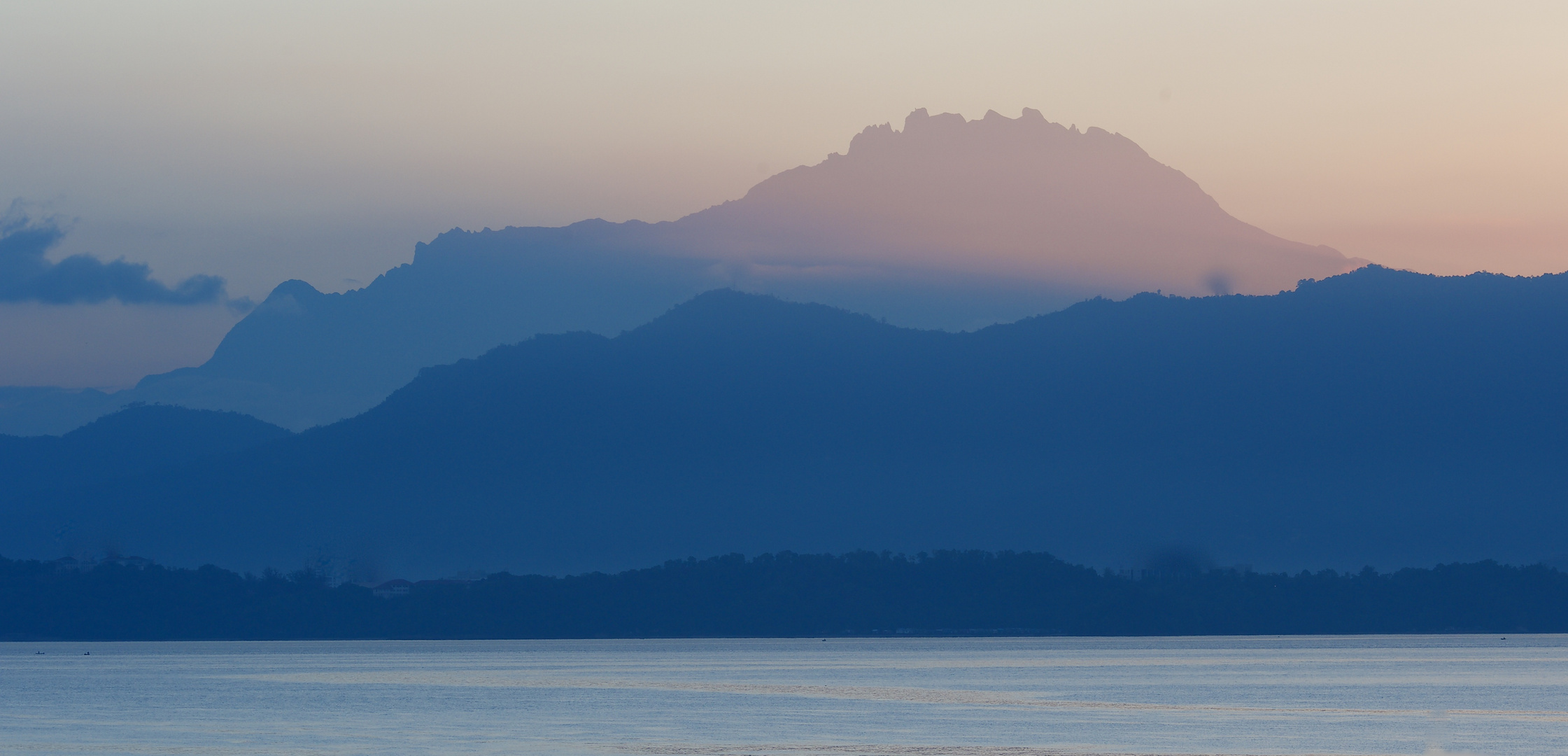 Mt Kinabalu (4011 m ) In Sabah, Borneo