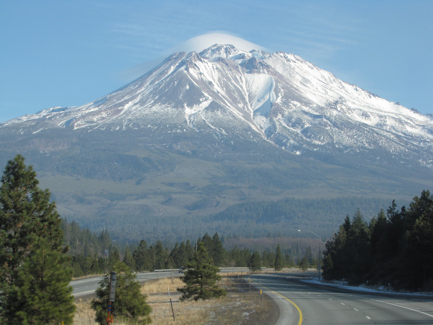 Mt. Shasta mit Hut.