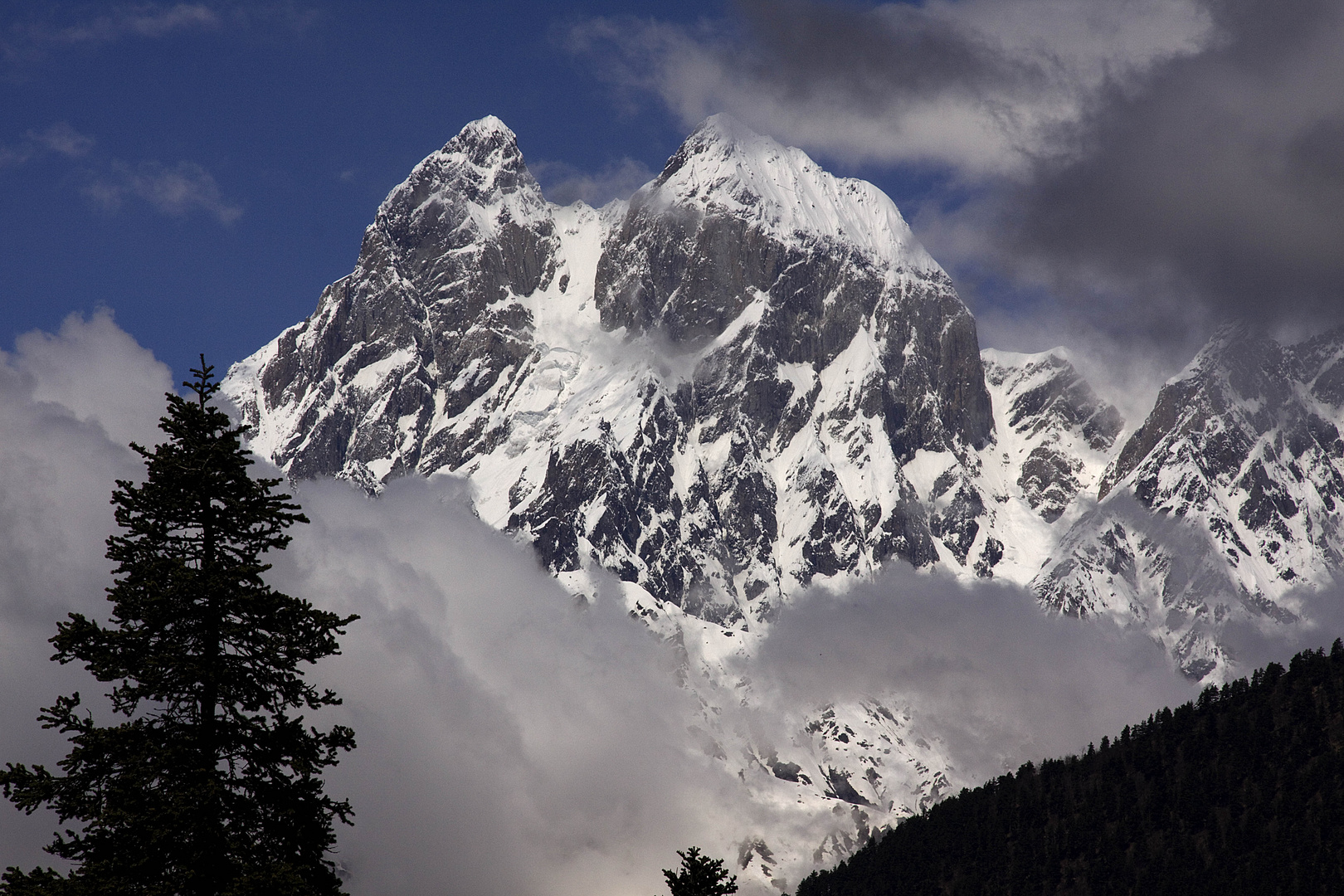 Mt. Ushba (4700m)