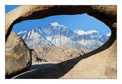 Mt. Whitney durch den Mobius arch