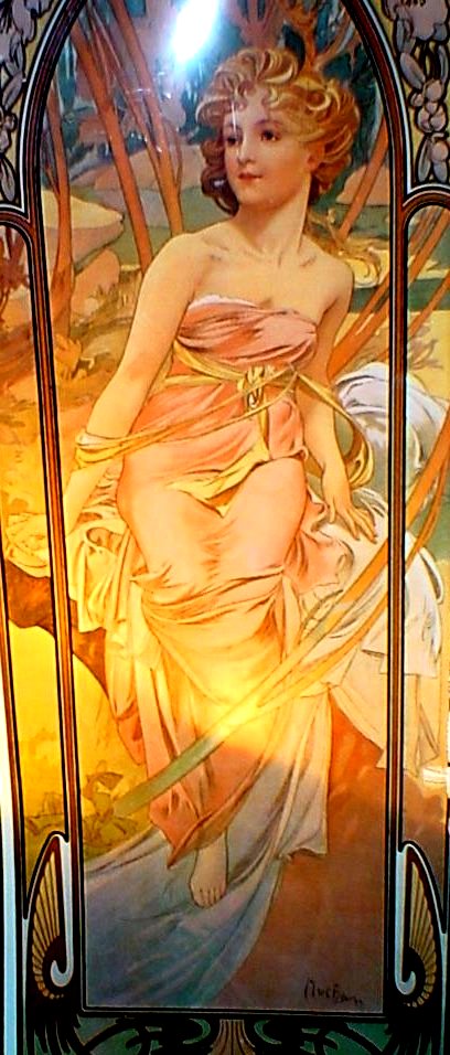 MUCHA