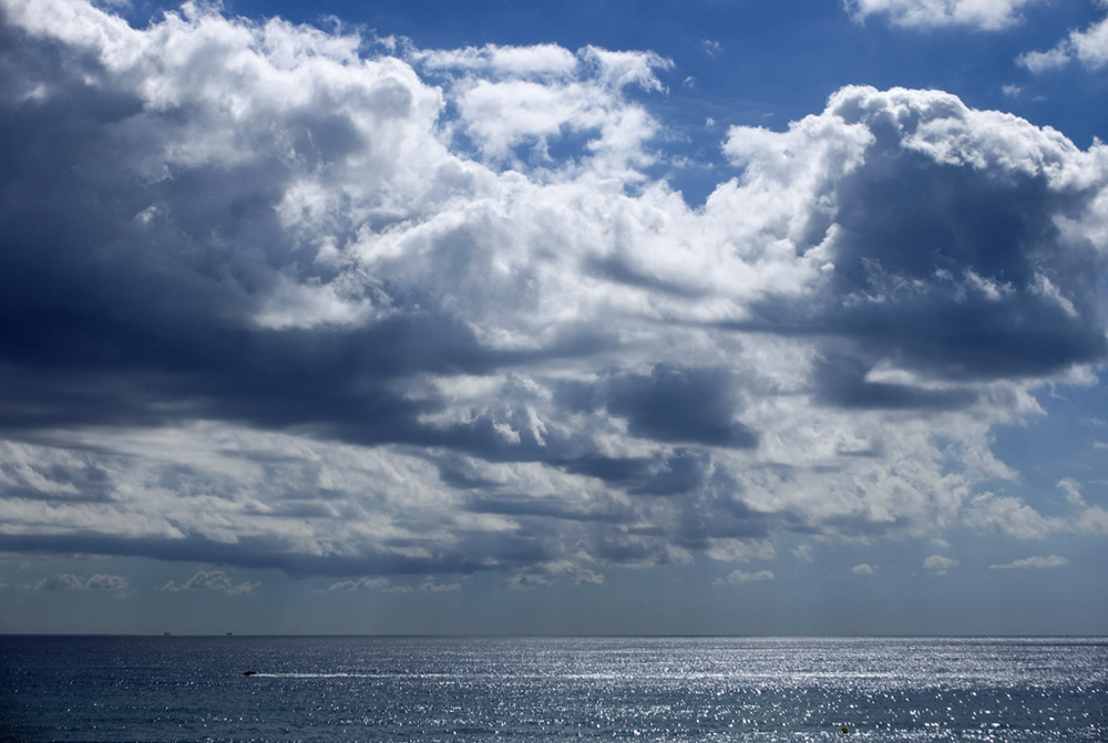 Mucha nube y poco agua